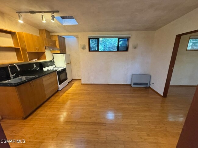 Building Photo - 1281 Old Topanga Canyon Rd