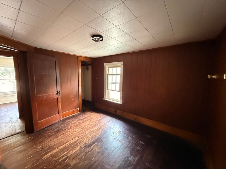 Building Photo - 1610 Kelly Dr