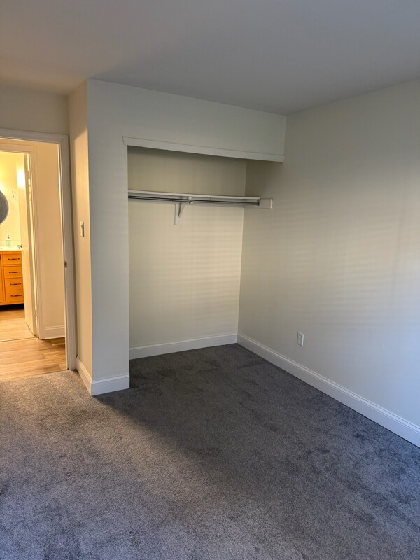 Building Photo - 347 Surrey Ct