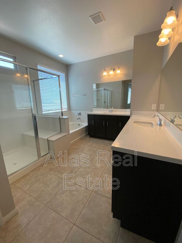Building Photo - 10455 Skye Knoll Ave