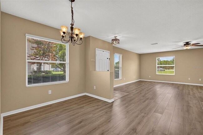 Building Photo - 817 Ashentree Dr