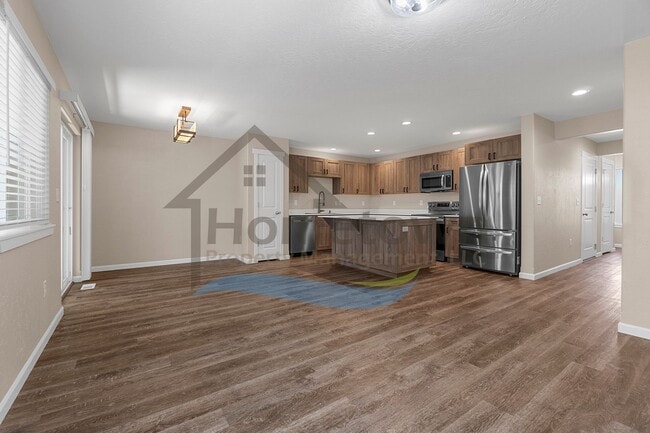 Building Photo - 3 Bedroom 3 Bathroom Home with Attached Ga...