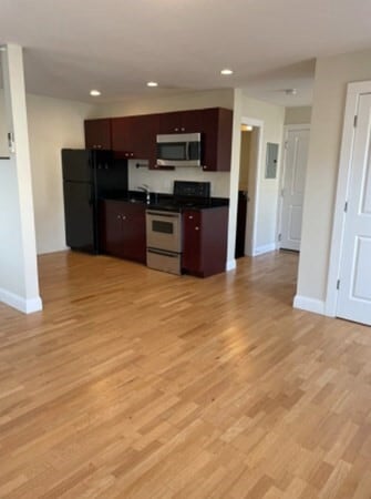 Building Photo - 338 W Broadway