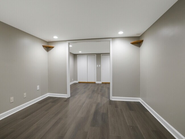 Building Photo - 510 E Park Ave
