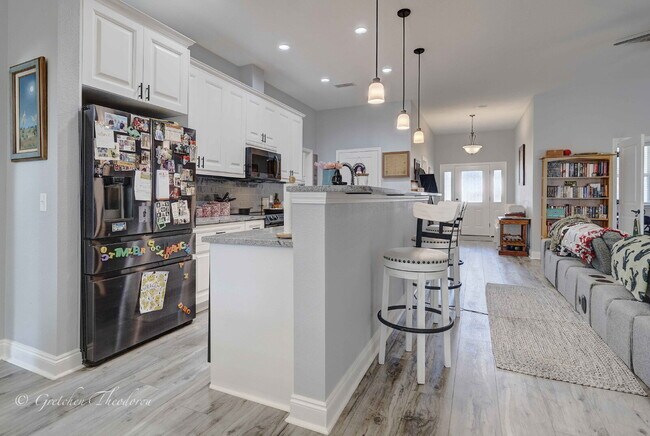 Building Photo - "Charming 3-Bedroom Oasis with 2 Baths and...