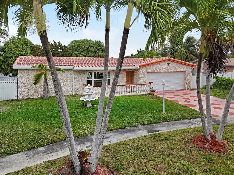 Building Photo - 3241 NW 40th St