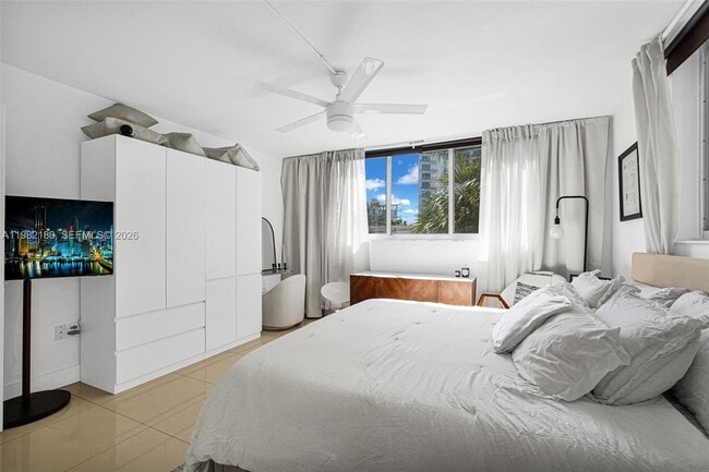 Building Photo - 1605 Bay Rd