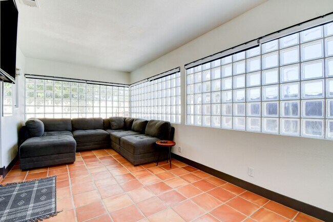 Building Photo - Paradise Palms – No neighbors behind you –...