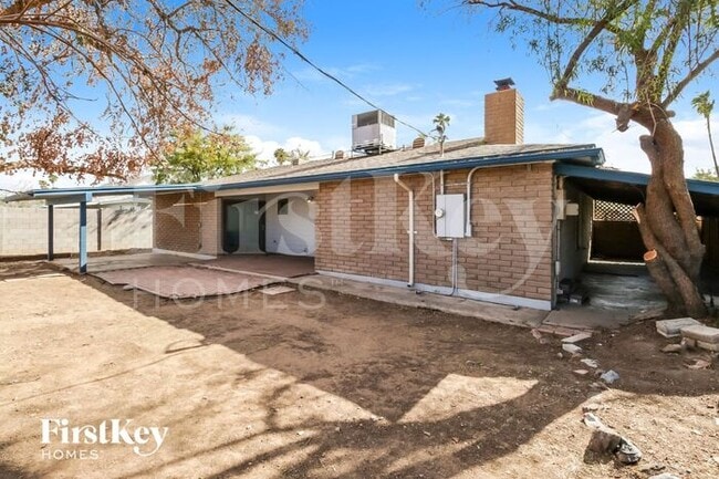 Building Photo - 328 E Balboa Dr