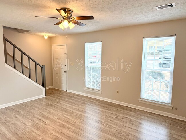 Building Photo - 121 Jackson Dr