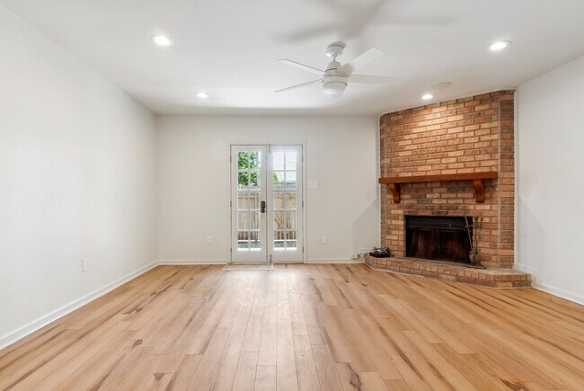 Building Photo - 4502 Park Dr N