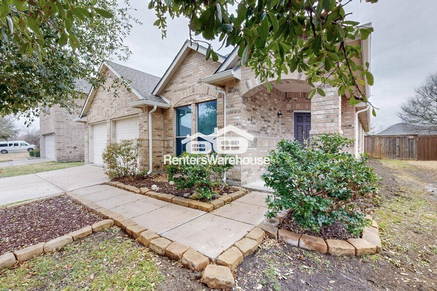 Building Photo - 1096 Oakbrook St