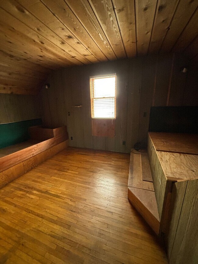 Building Photo - 2 Bedroom 2 Bathroom Single Family Home