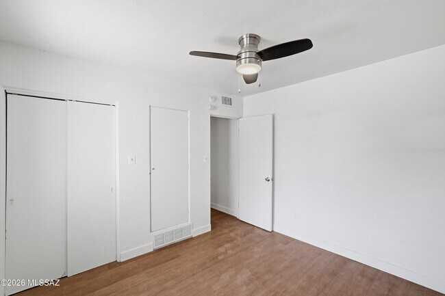 Building Photo - 4026 E Alhambra Pl