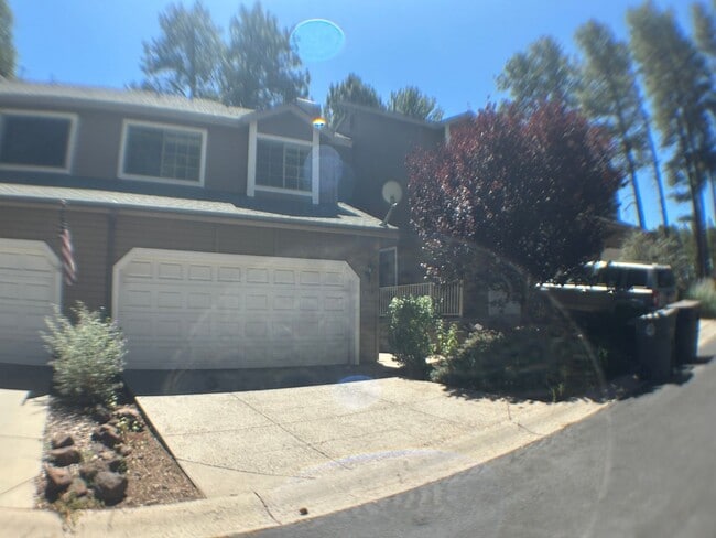 Building Photo - Nice 3 bedroom  with 2 car garage