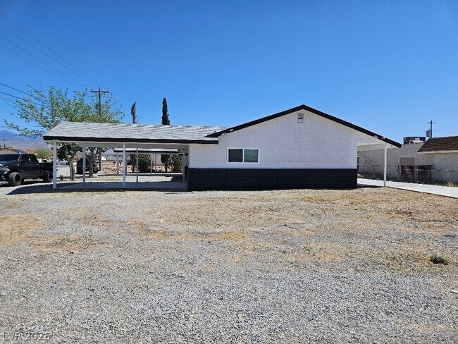 Building Photo - 1083 E Calvada Blvd