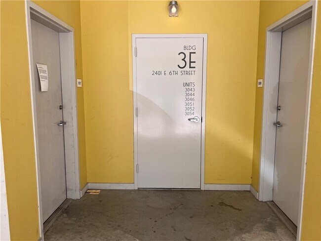 Building Photo - 2401 E 6th St