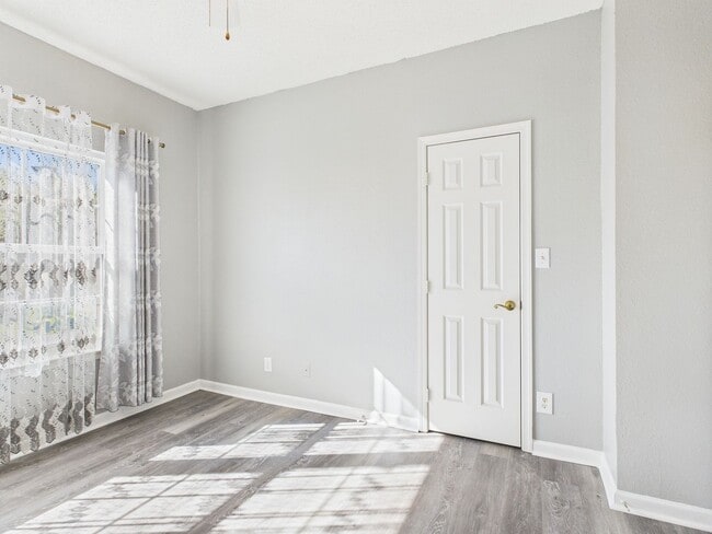 Building Photo - 801 Brassie Ln