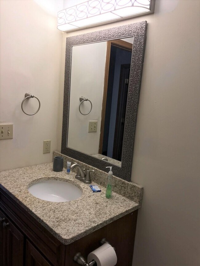 Building Photo - 3BR/2BA on EAST CAMPUS!