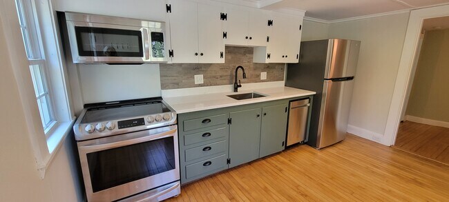 Building Photo - 45 Elm St