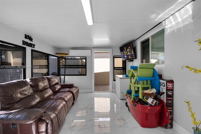 Building Photo - 2140 W 53rd St