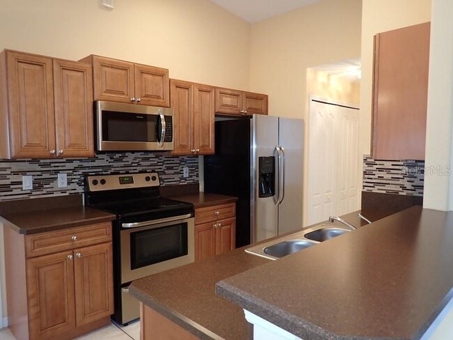 Building Photo - 12 Point of Woods Dr