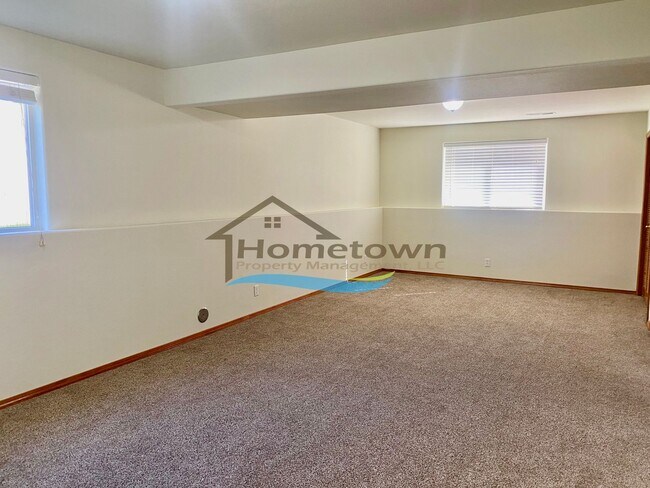 Building Photo - Beautiful 4 Bed 2 Bath Home on Corner Lot ...