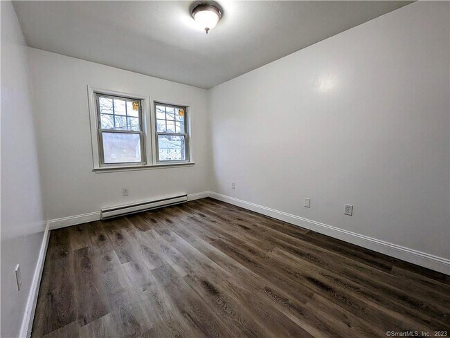 Building Photo - 10 Scuppo Rd