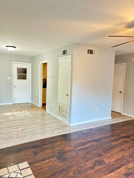 Building Photo - 560 Woodland Hills Pl