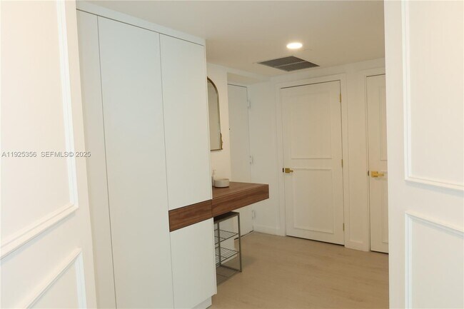 Building Photo - 500 Brickell Ave