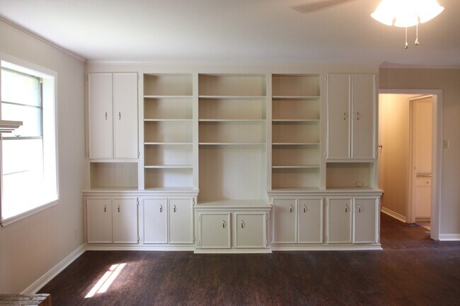 Building Photo - 3012 Tower Dr