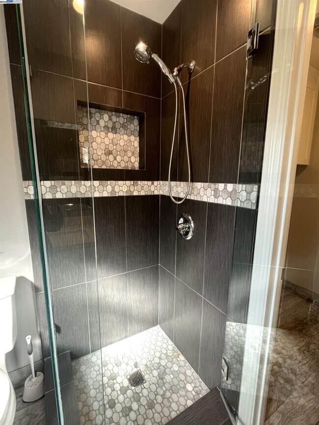 Building Photo - 584 Harvard Ave