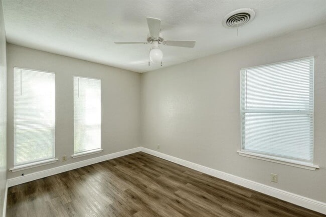 Building Photo - 804 Dunman Dr