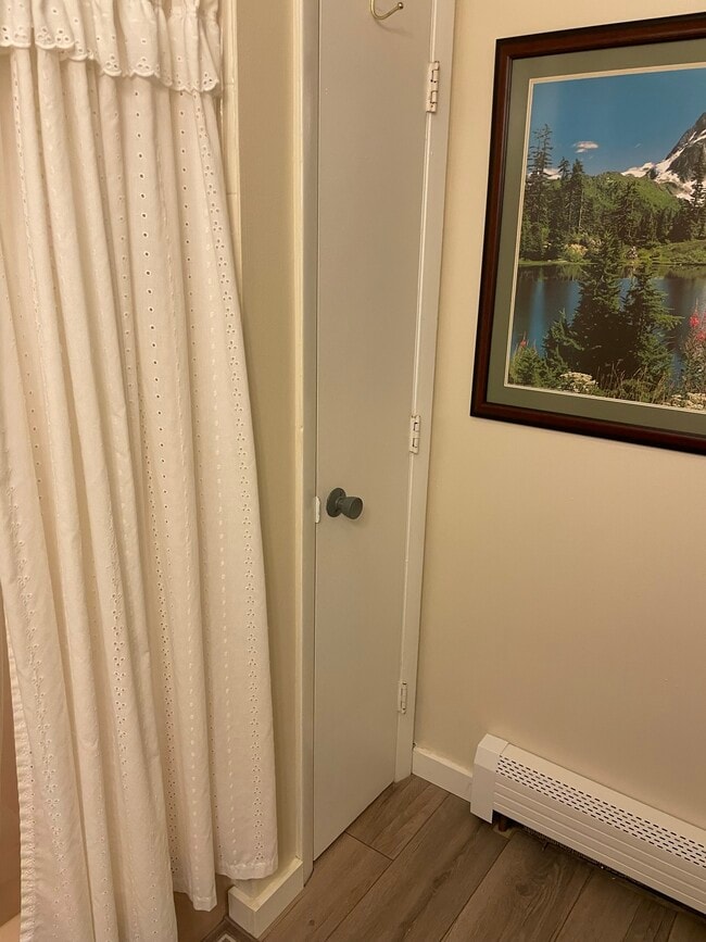 Building Photo - 8 Lancelot Court