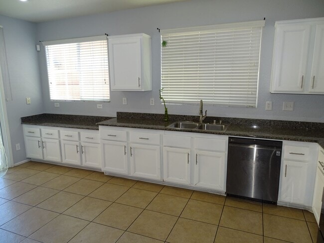 Building Photo - Mountains Edge 3 Bedroom and Loft Home