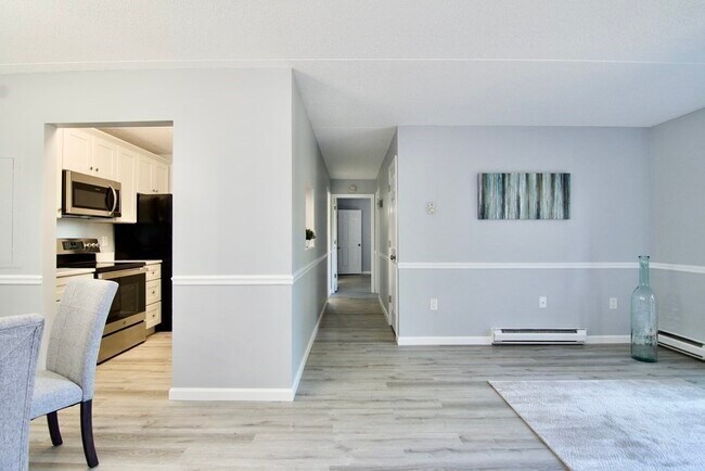 Building Photo - 22 Maple Crest Cir