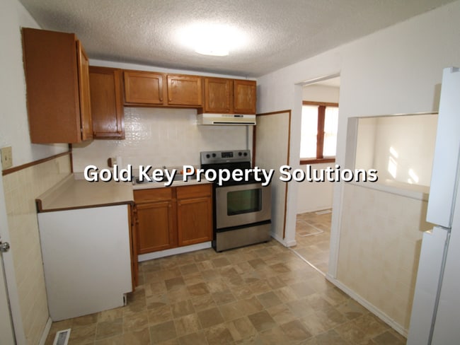 Building Photo - MUNCIE 2 BR 1 BA House with Carport and Large Yard (NO SECTION 8)