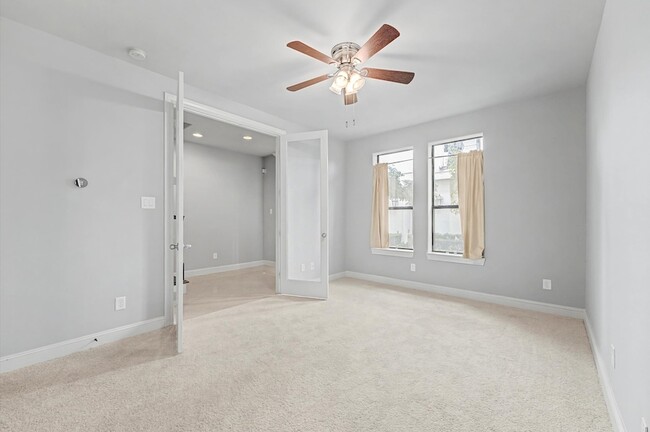 Building Photo - 634 Nagle St