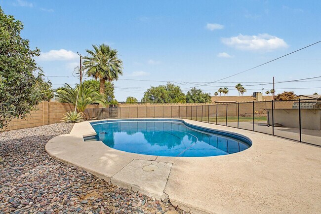 Building Photo - 3346 E Cochise Rd