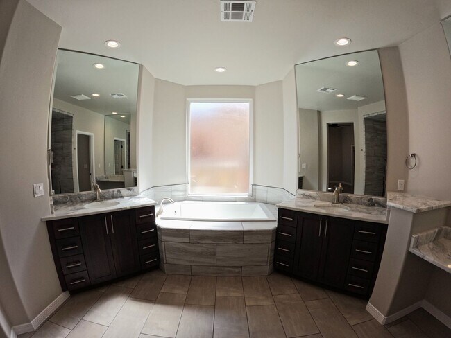 Building Photo - 3729 Santa Clarita Ave