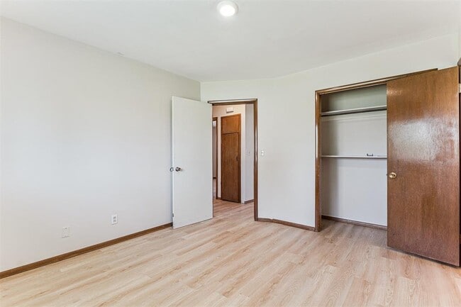 Building Photo - 121 Larry Ave