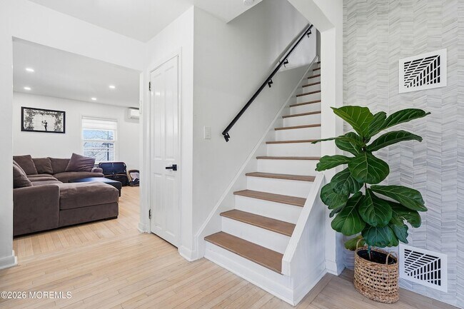 Building Photo - 227 Chatham Ave