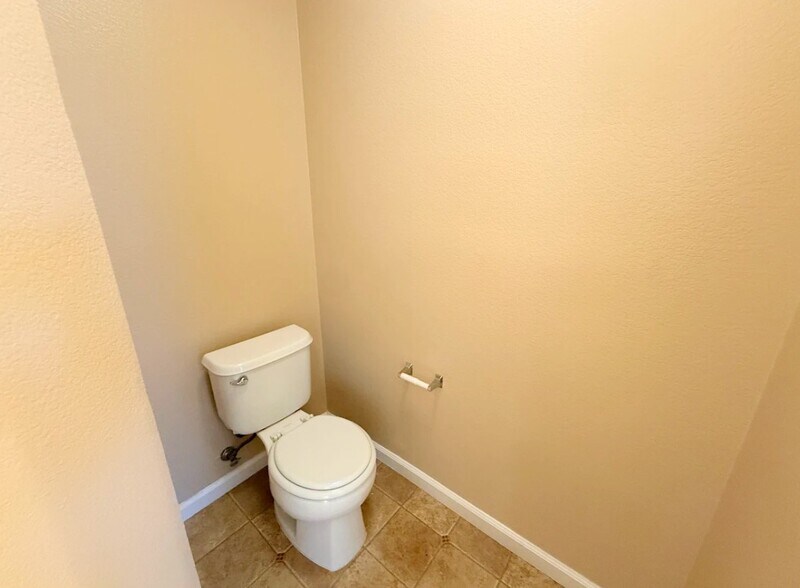 Building Photo - 405 Hearst Dr