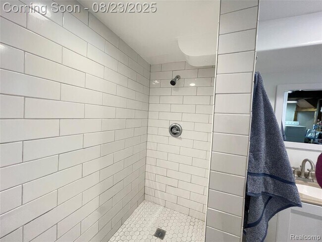 Building Photo - 1610 Eaton Rd