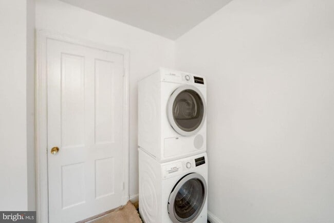 Building Photo - 2714 Ordway St NW