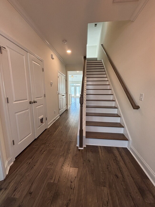 Building Photo - 608 Ravensridge Ln