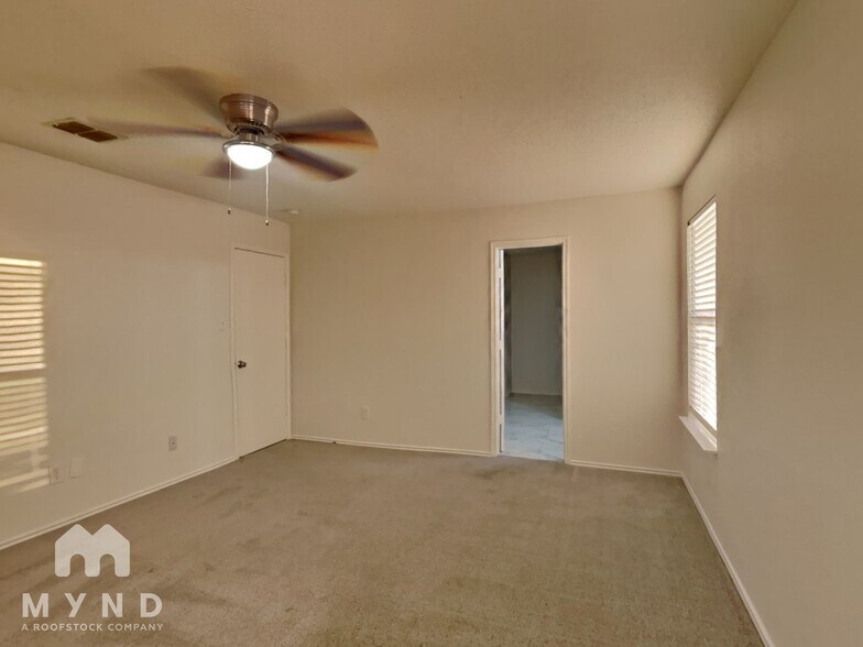 Building Photo - 1701 Haven Dr