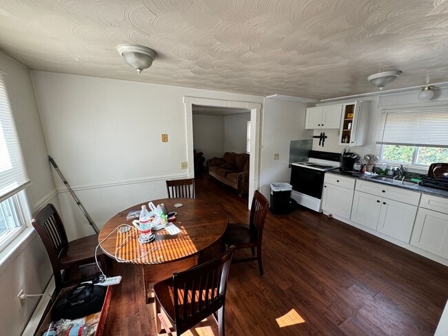 Building Photo - 310 Belchertown Rd