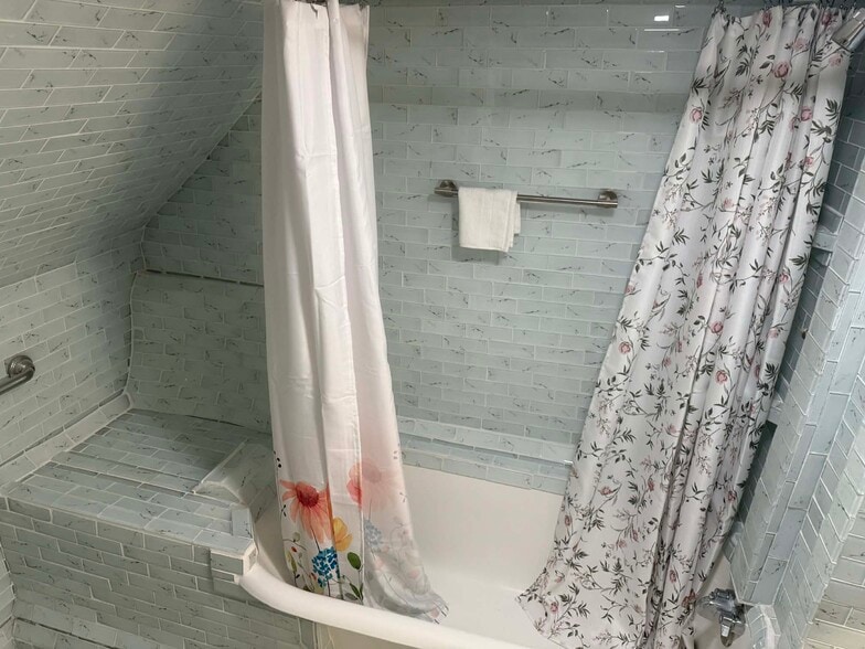 Building Photo - 42 Gage St