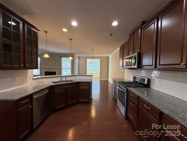 Building Photo - 109 Community Park Ln